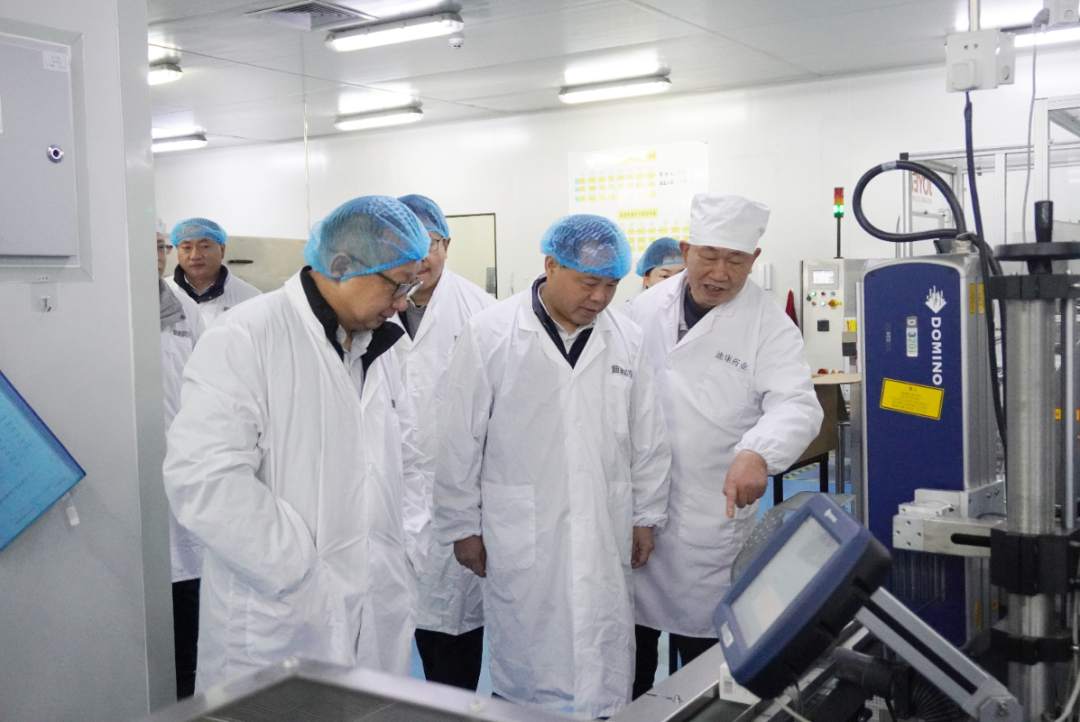 【企业新闻】重庆市万州经开区党工委副书记、管委会主任，区政府党组副书记钟涛一行莅临云顶集团3118药业考察调研